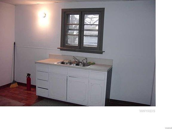 4th image of 1025 E Lovejoy St