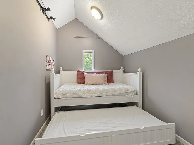 2541 Cross Winds Ln — Photo 38