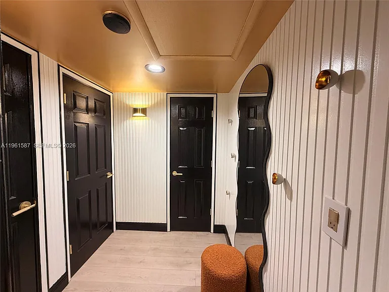 920 SW 50th Ave — Photo 32