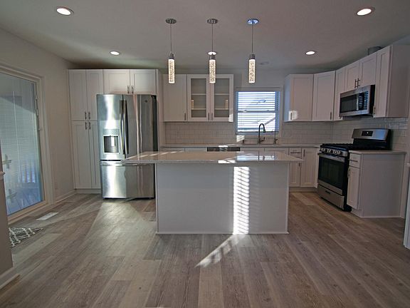 5th image of 3032 S 159th Avenue Cir