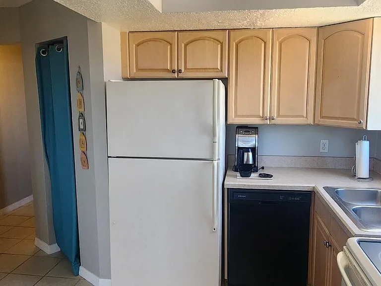 8208 Presidential Ct — Photo 17