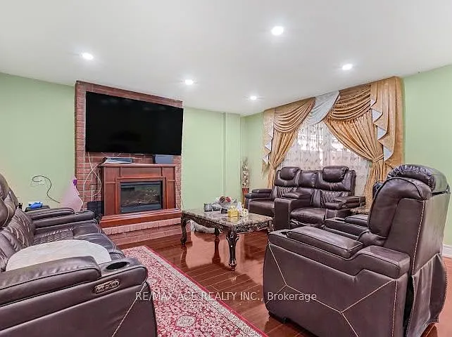 2 bed, $2,000 — Photo 2