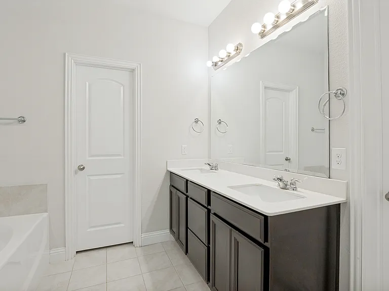 4541 Conrad Ave — Photo 23