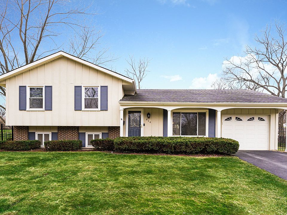 1st image of 814 W Country Dr
