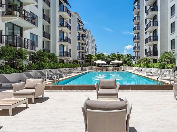 2nd image of 300 Altara Ave