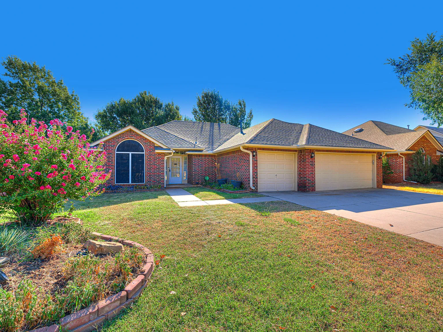 3 bed, 1713 sqft, $1,965 — Photo 3