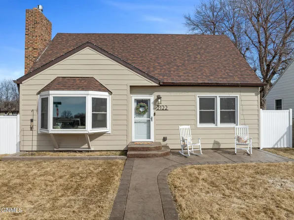 2122 3rd Ave E, Williston, ND 58801