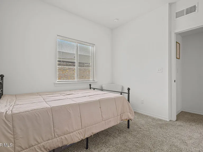 13760 Blackburn Ave — Photo 14