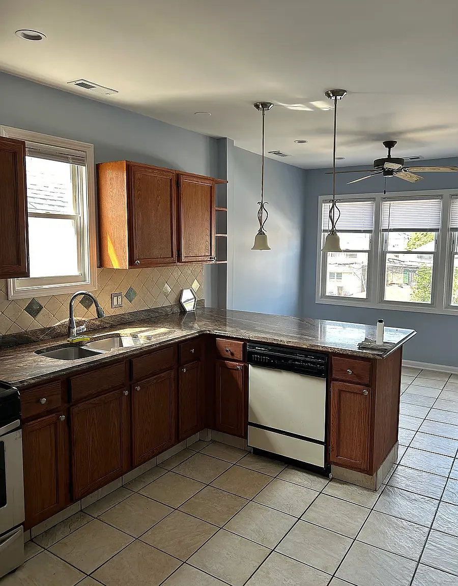3 bed, 1.5 bath, 1100 sqft, $2,400 — Photo 2