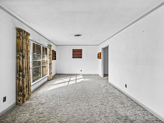 3rd image of 1017 Glenwick Ln