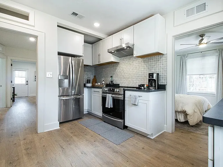 919 SW 6th Ave — Photo 7