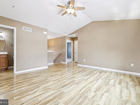 3rd image of 423 Red Pump Rd