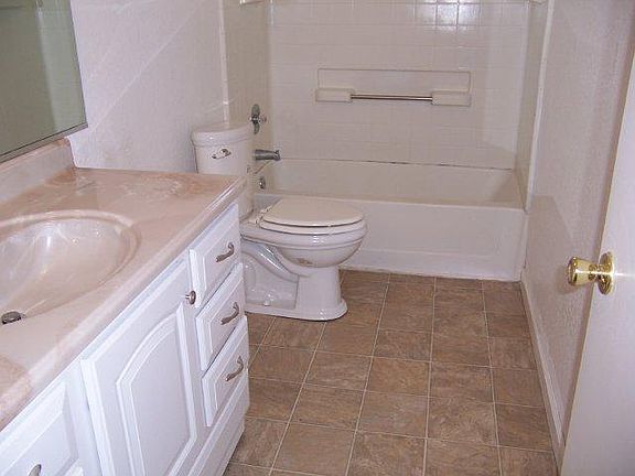 2nd image of 1547 Laguna Cir
