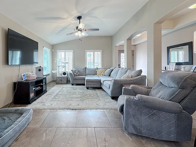 14816 Hunters Grove Ave — Photo 3