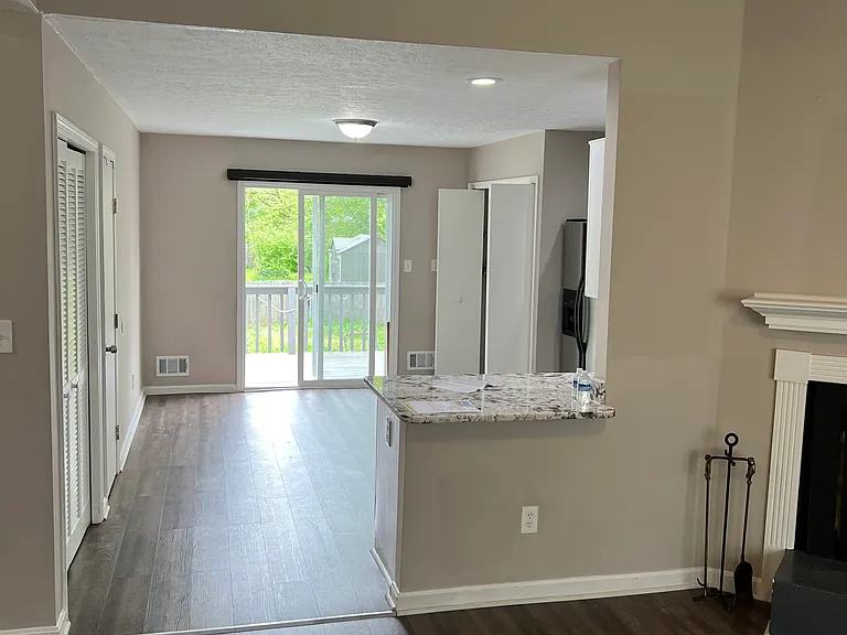 506 Old Harrods Creek Rd — Photo 4