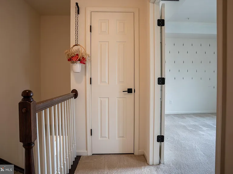 42243 Canary Grass Sq — Photo 44