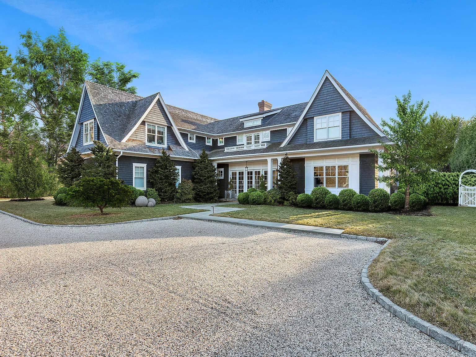 Spacious Luxury Living in Amagansett South — Photo 1
