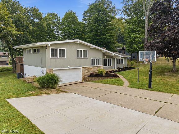 3rd image of 332 Smith Dr