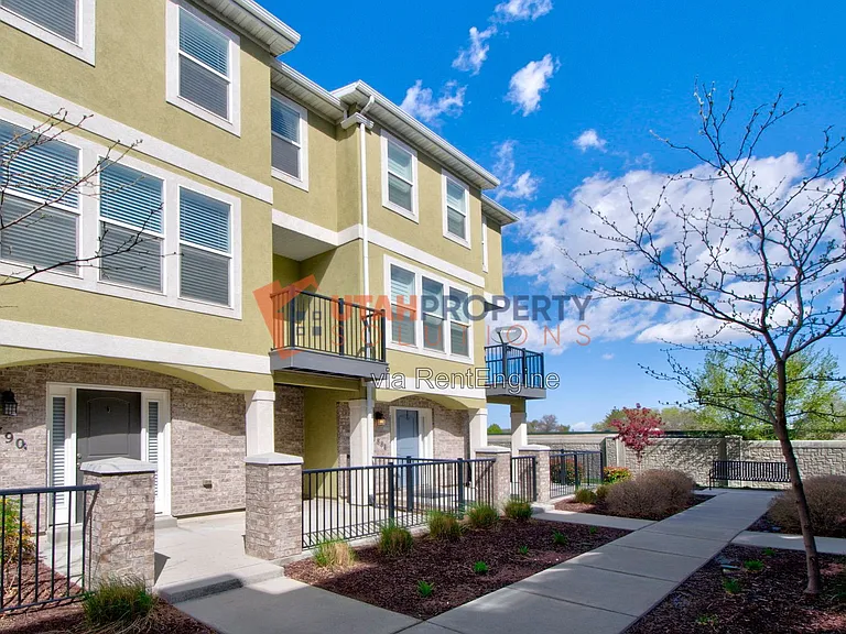 1790 W Dalmeny Way — Photo 4