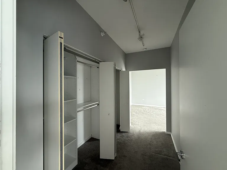 860 W Blackhawk St #2401 — Photo 6