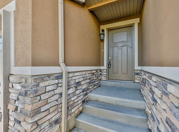 3rd image of 5233 W Courtly Ln