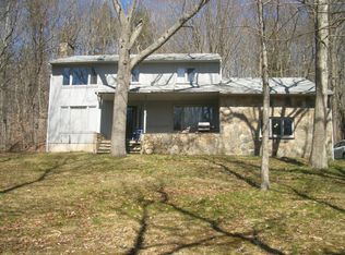 9 Saw Mill Dr, Ledyard, CT 06339
