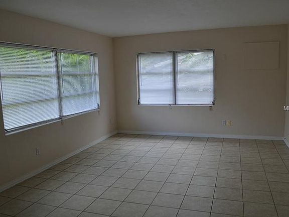 5th image of 107 Alexandria Ave