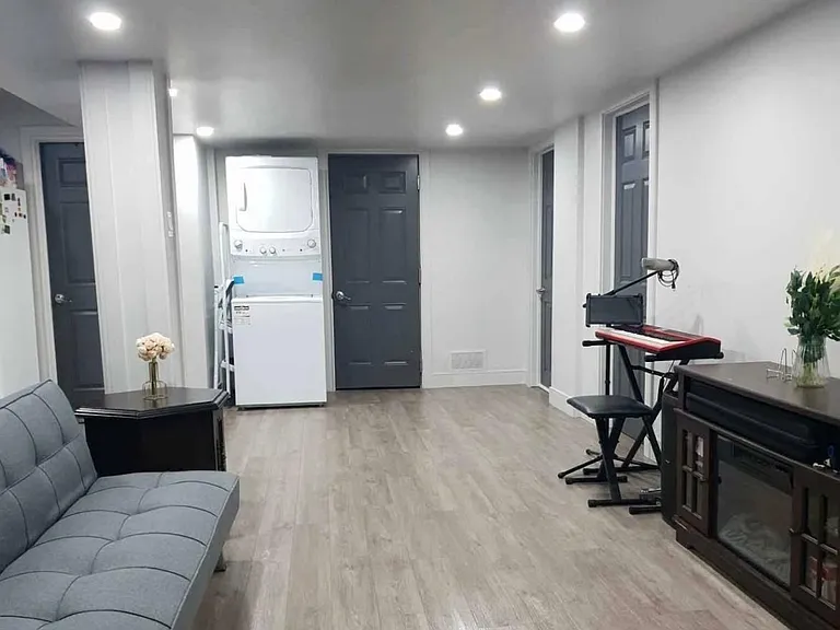 44 Andy Cres #LOWER LEVEL — Photo 2