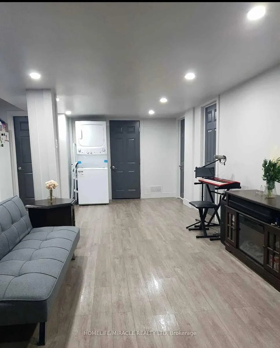Building Photo - 44 Andy Cres #LOWER LEVEL