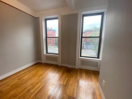 Rented by Premier Metro Realty Corp | media 9