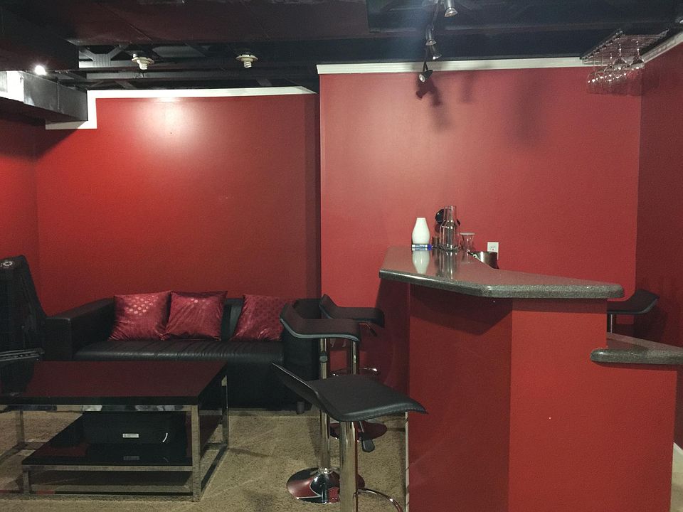 Finished Basement with Bar!!