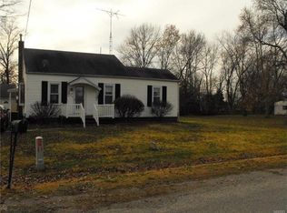 709 W Bond Ave, Patoka, IL 62875