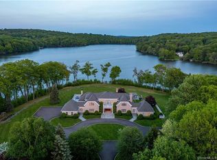 15 Taunton Lake Rd, Newtown, CT 06470