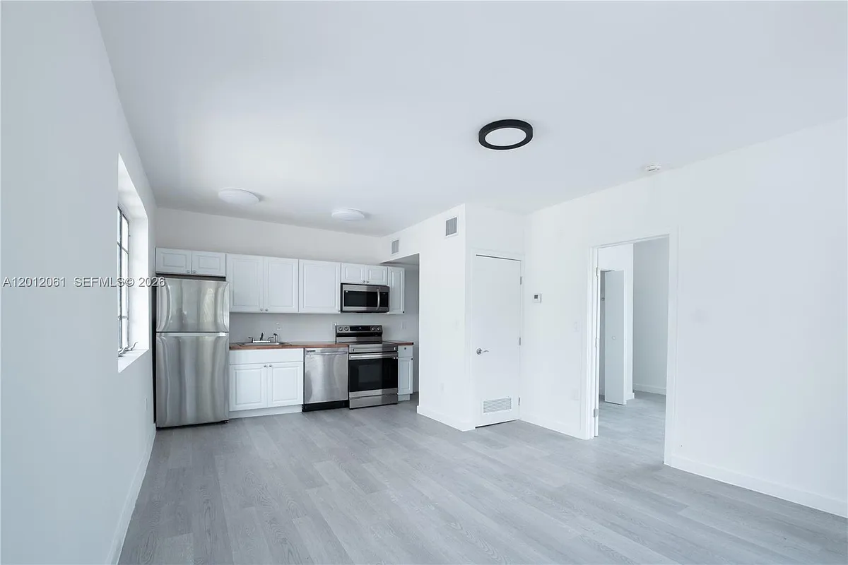 Building Photo - 423 NE 71st St #4