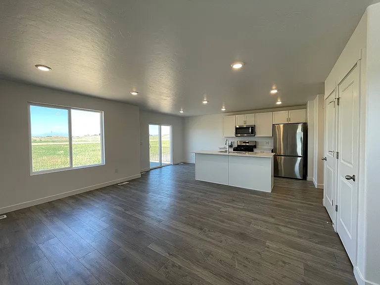 1256 W Hidden Spring Dr — Photo 6