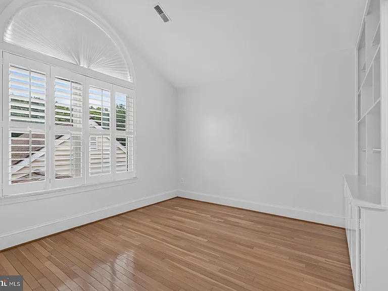 5402 Ashcomb Ct — Photo 32
