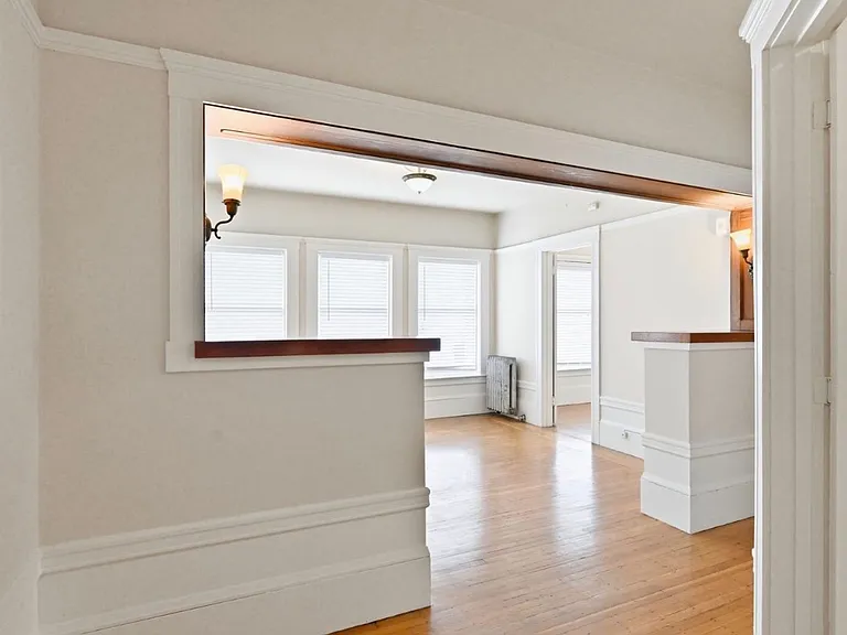 The Townsend Apartments, located at 1029 Oak Street, is a beautiful four-story, historic brick bu... — Photo 1