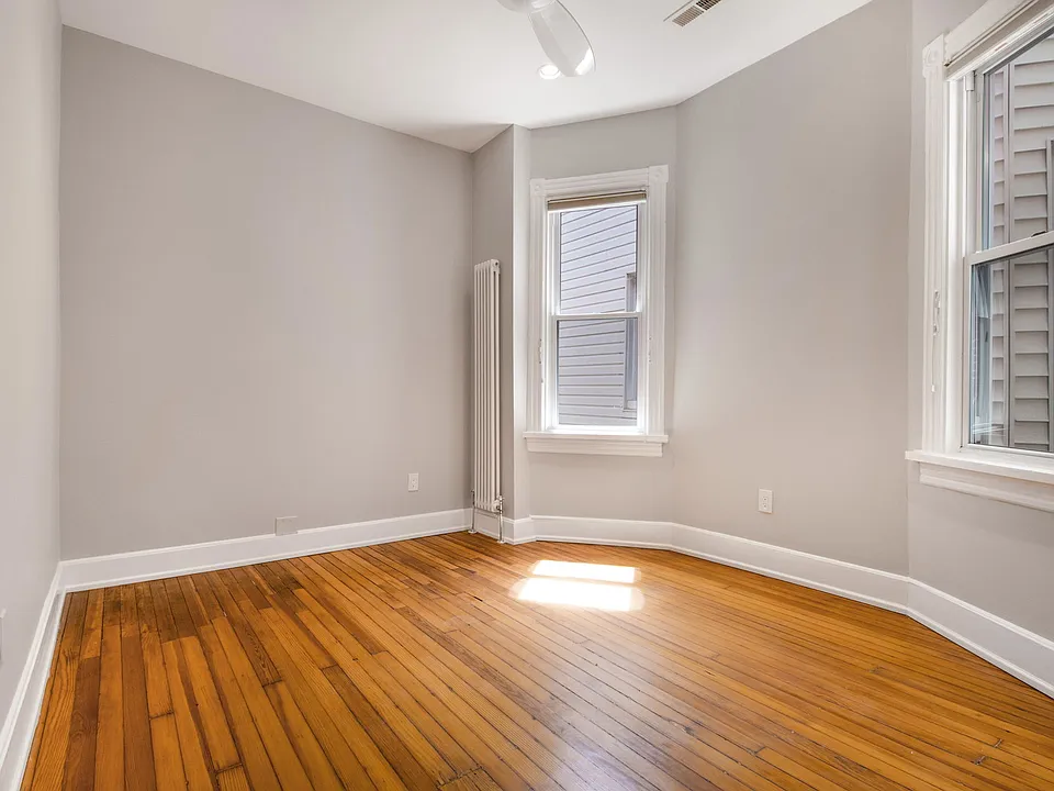 8 R St NW #3