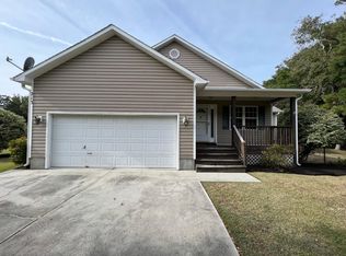 213 Oyster Ln, Hubert, NC 28539