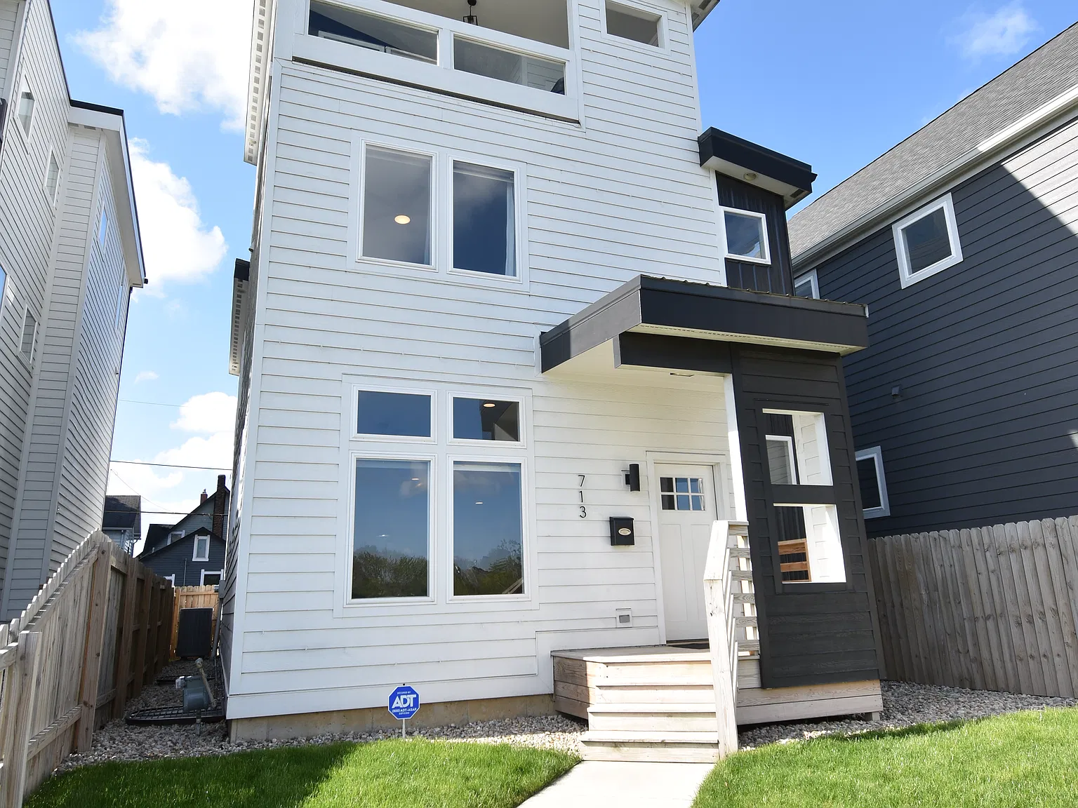 713 Prospect St — Photo 3