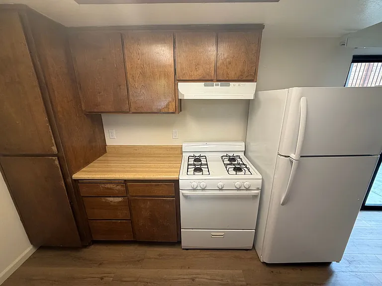5296 Traffic Way — Photo 4