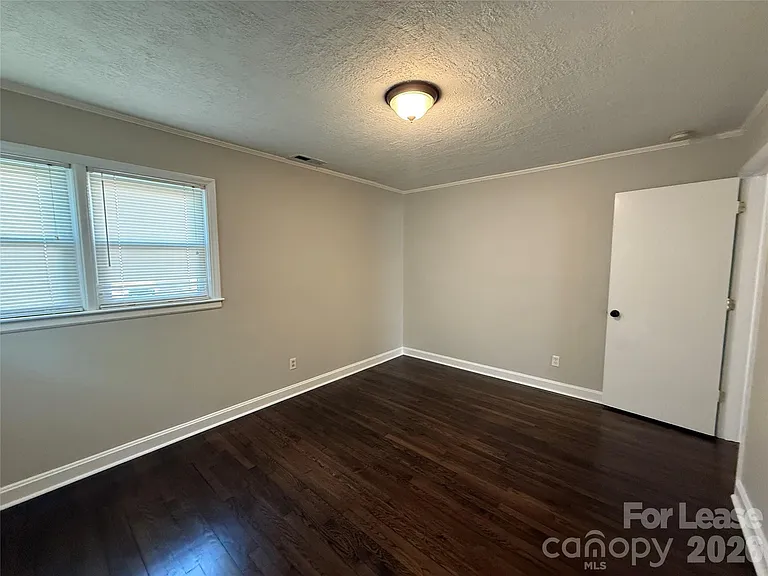 917 Spruce St — Photo 14