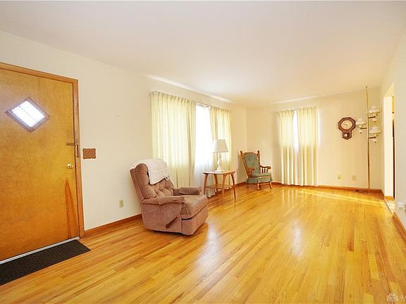 4th image of 1087 Meadow Ln