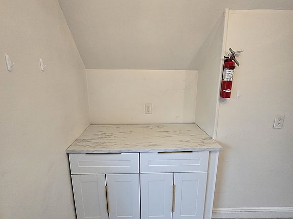 4th image of 129 Wallace Ave Floor 3