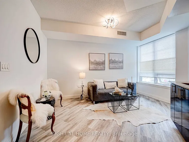 7171 Yonge St #511 — Photo 5