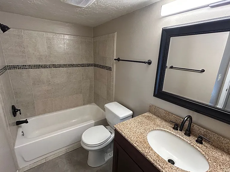 1015 SW 9th St #B2 — Photo 11