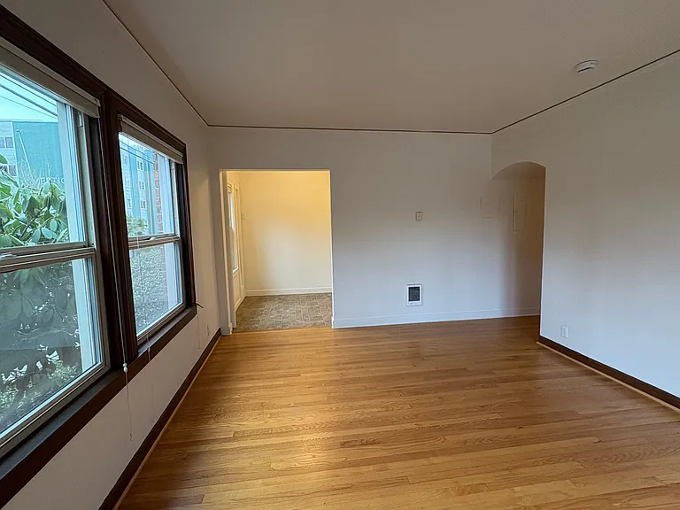 The Mulholland Apartments — Photo 11