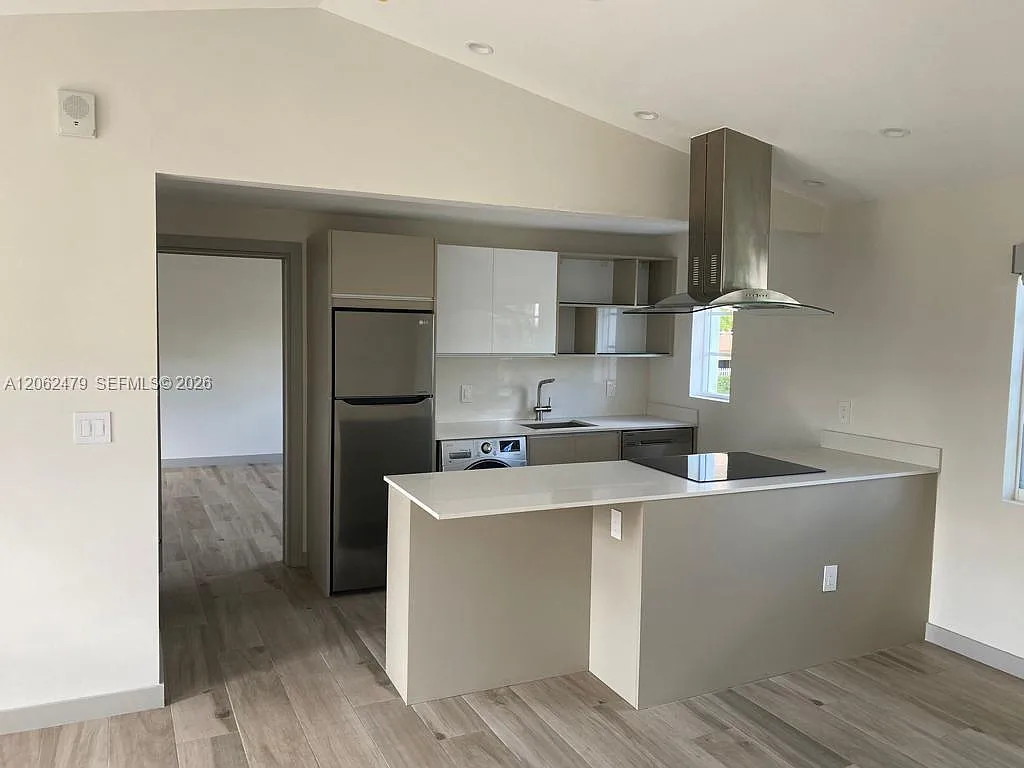 1 bed, 1.0 bath, $2,700 — Photo 1