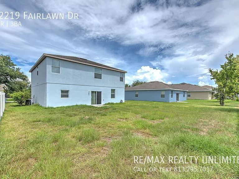 12219 Fairlawn Dr — Photo 38