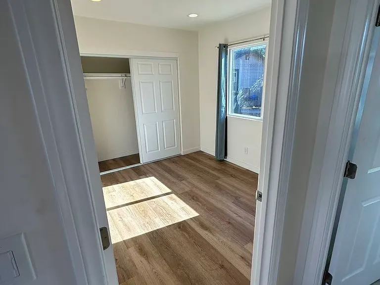 1125 E E St #A — Photo 2